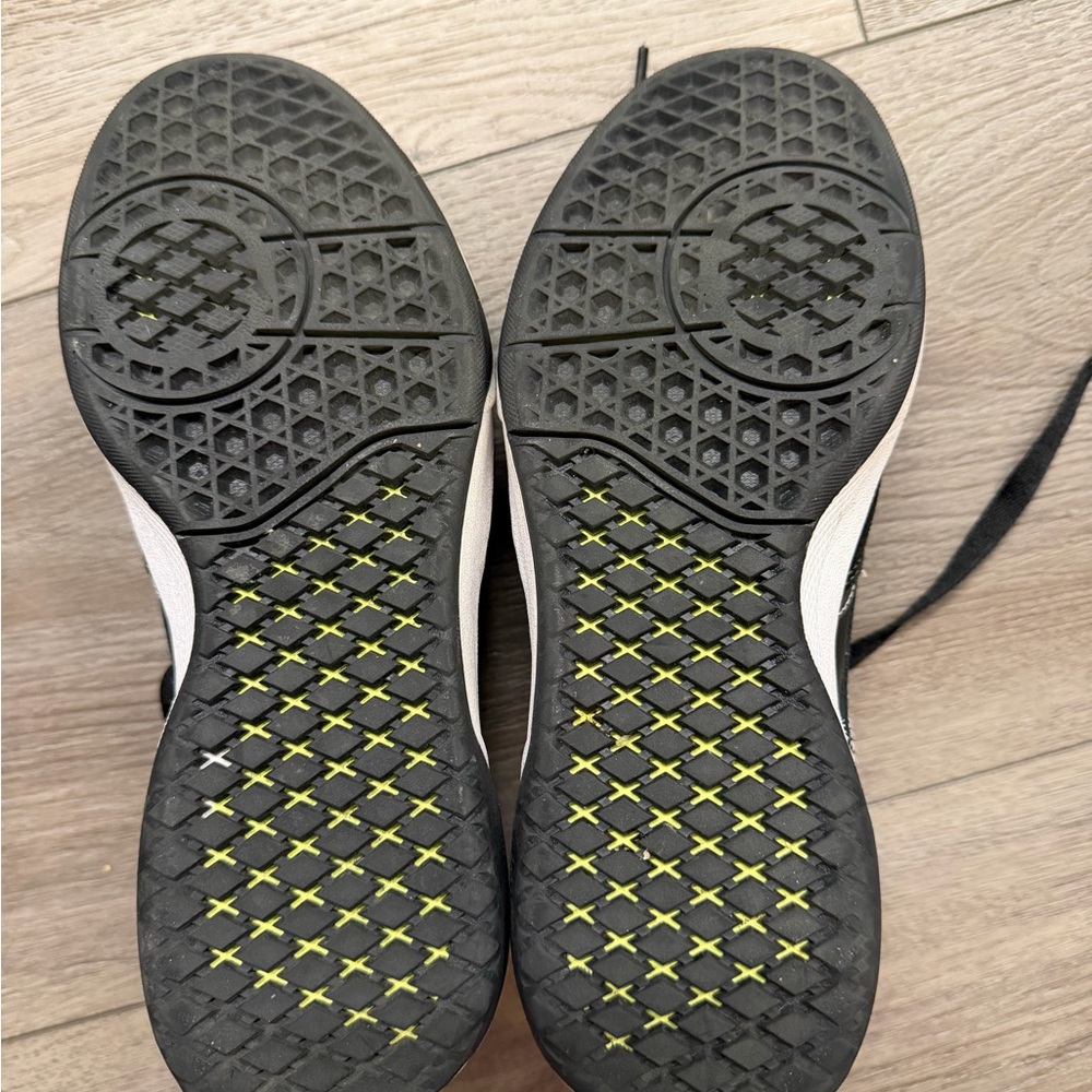 Vans Men's Black and White Sneakers - Picture 3 of 4